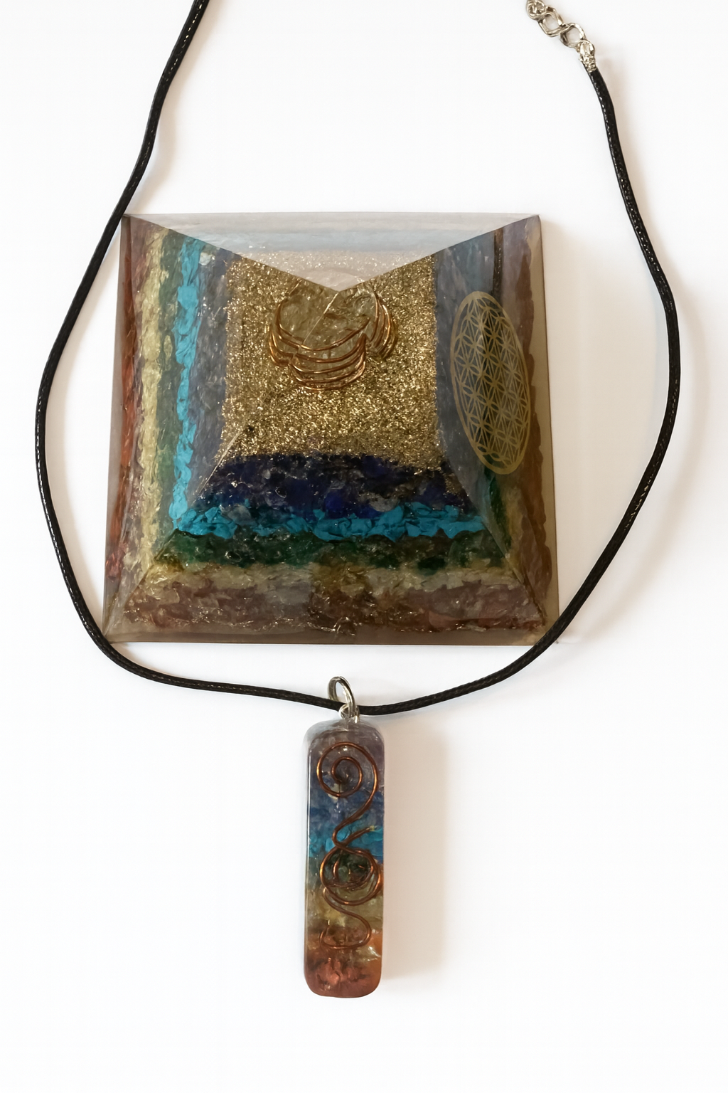 Orgonit Pyramide 7 Chakren mit Anhänger