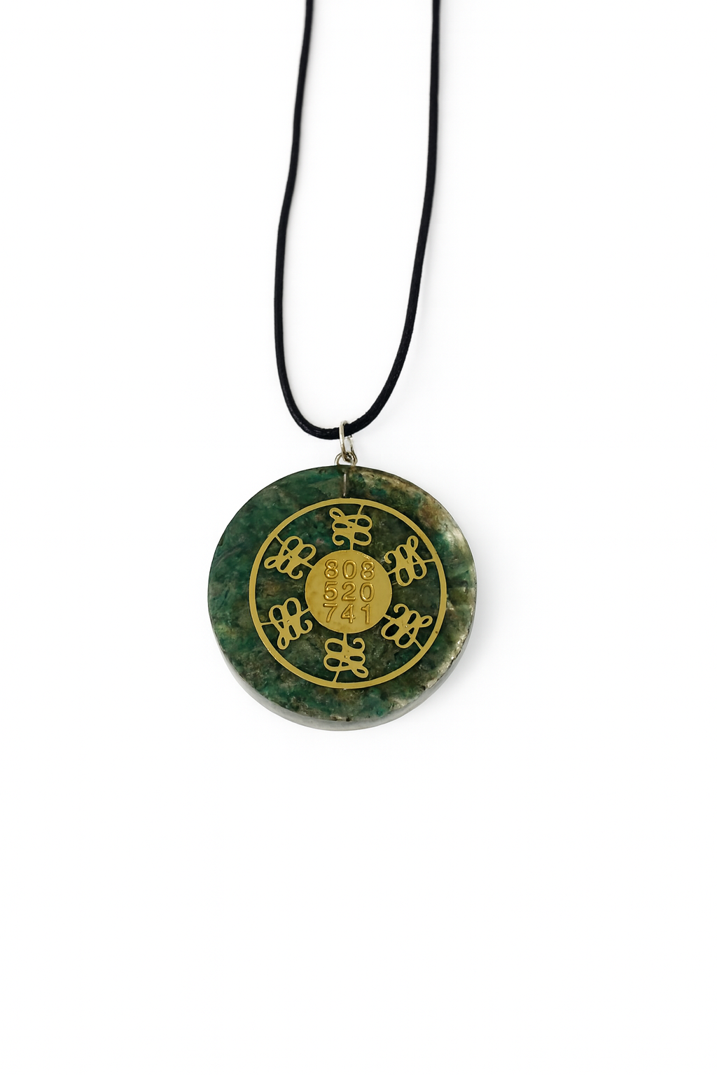 Halskette mit Anhänger aus Zibu-Grünjade