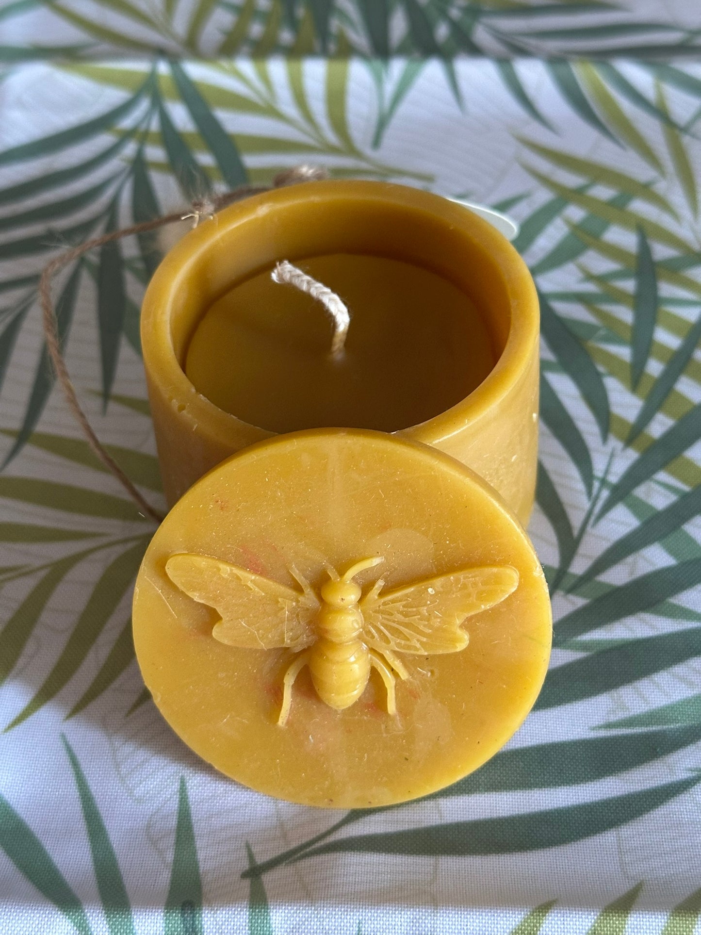 Bienenwachskerze mit Deckel